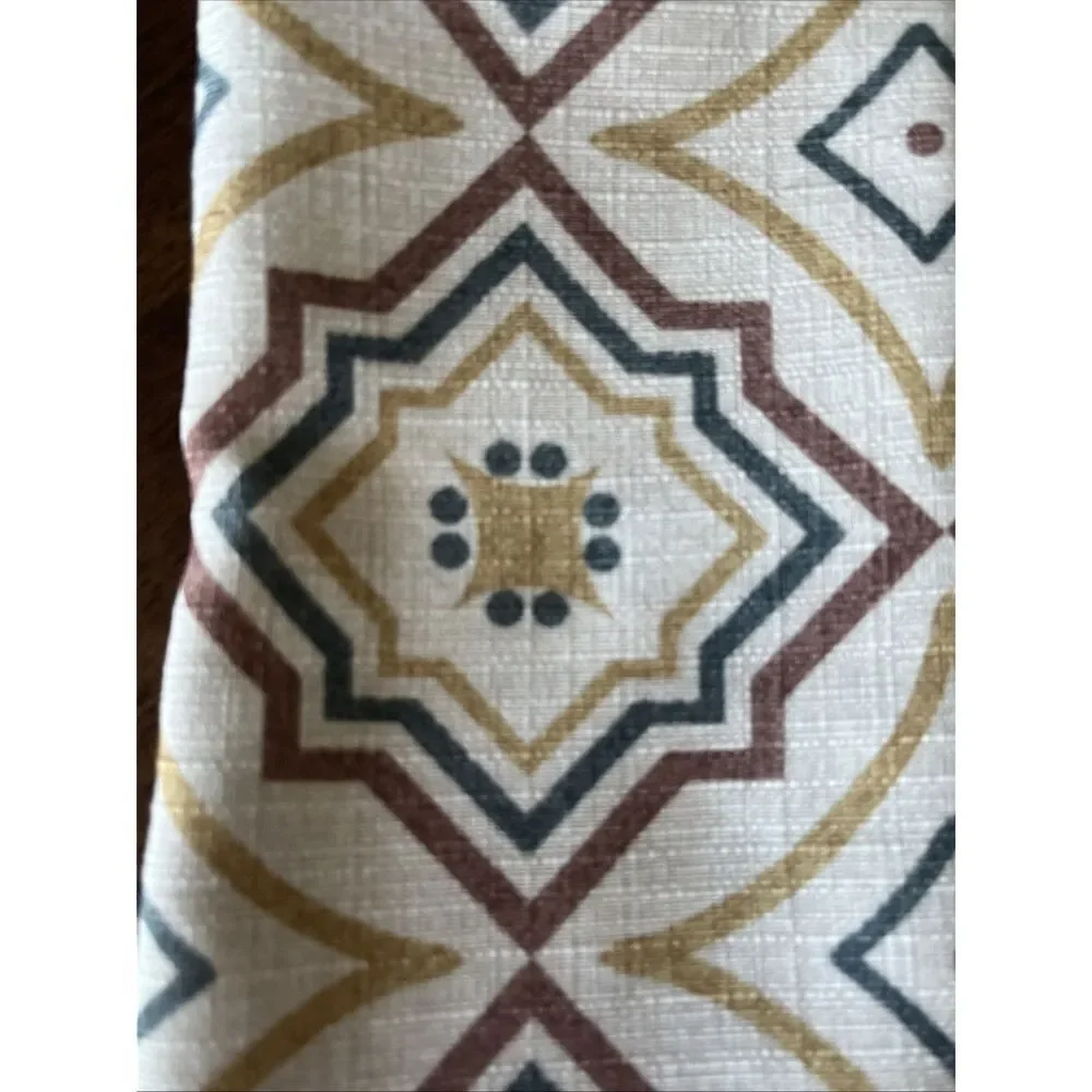 Food Network Year Round Set (4) Polyester Interlocking Geometric Design Napkins